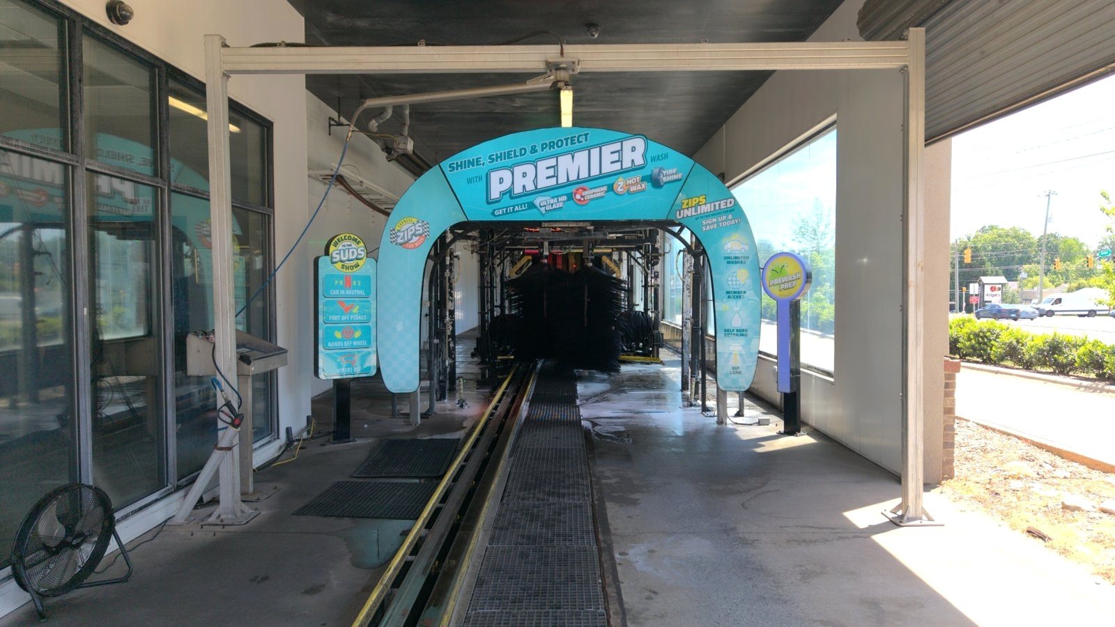 Wash entrance detail
